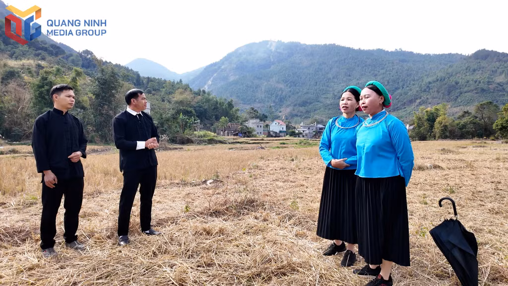 Nam nữ hát Soóng cọ để bầu bạn, tâm tình.