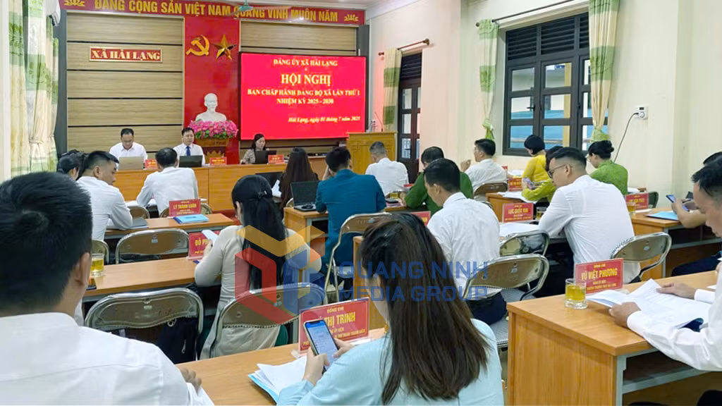 Quang cảnh hội nghị Ban Chấp hành Đảng bộ xã Hải Lạng lần thứ nhất, nhiệm kỳ 2025 - 2030 (7-2025). Ảnh: PV