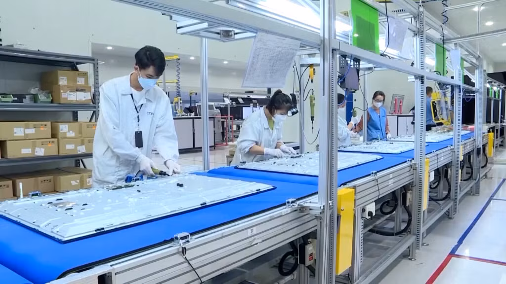 Khu công nghiệp Đông Mai tạo việc làm cho hàng trăm lao động của phường.
