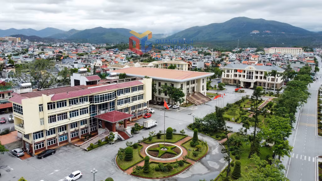 Khu trung tâm chính trị, hành chính của phường Uông Bí - đô thị trung tâm khu vực phía Tây tỉnh.