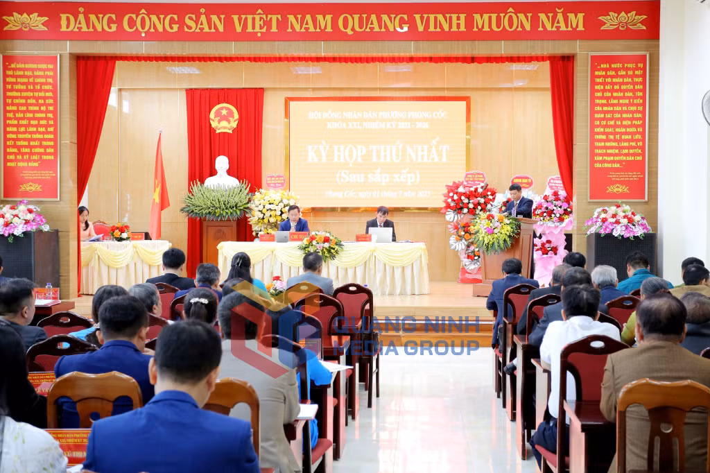Kỳ họp thứ nhất của HĐND phường Phong Cốc (7-2025). Ảnh: PV