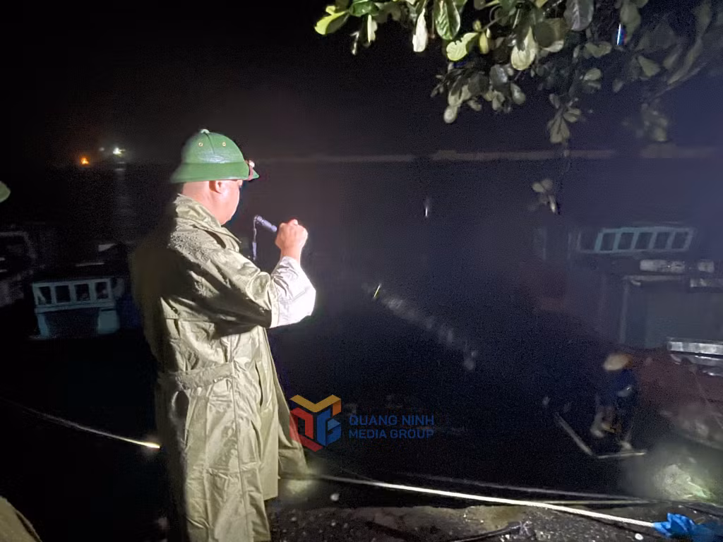 "Việc kiểm tra, rà soát được thực hiện kỹ lưỡng, đảm bảo không còn người dân dưới các tàu thuyền tại khu vực neo đậu