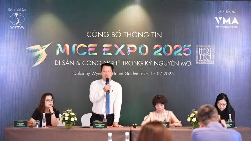 Ông Nguyễn Đức Anh, Chủ tịch Chi hội Du lịch MICE phát biểu trong buổi họp báo. (Ảnh: CAO HƯƠNG)