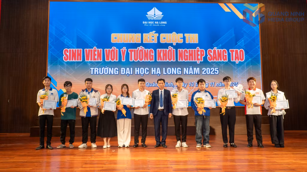 Sinh viên Trường Đại học Hạ Long tham gia Cuộc thi sinh viên với ý tưởng khởi nghiệp sáng tạo.
