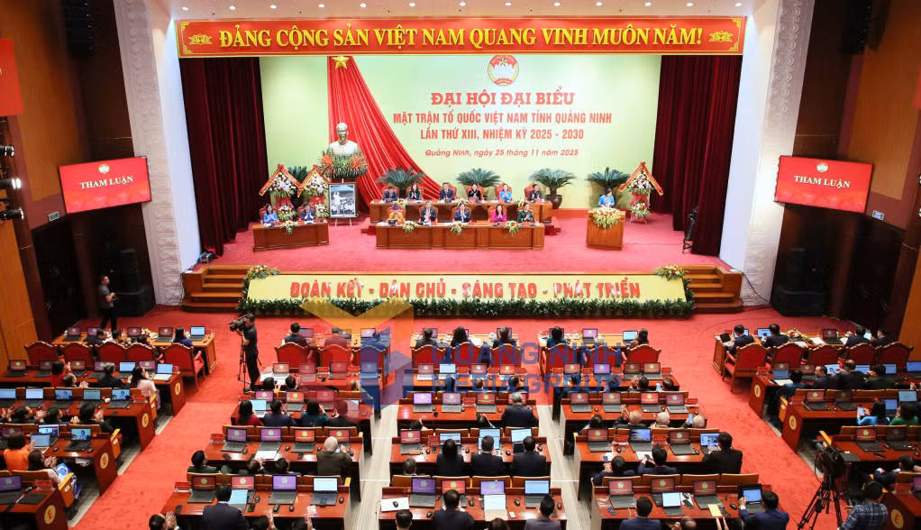 Quang cảnh phiên làm việc trọng thể Đại hội đại biểu MTTQ tỉnh Quảng Ninh lần thứ XIII.