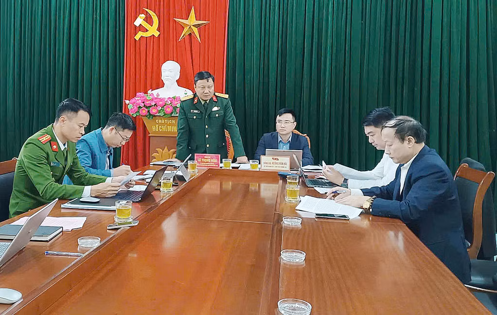 Đồng chí Đại tá Lê Trọng Hòa, Ủy viên BTV Tỉnh ủy, Chỉ huy trưởng Bộ CHQS tỉnh, phát biểu chỉ đạo tại hội nghị kiểm điểm.