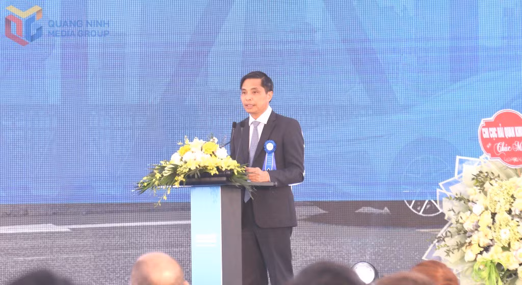 Đồng chí Phó Chủ tịch Thường trực UBND tỉnh Vũ Văn Diện phát biểu tại lễ khánh thành.