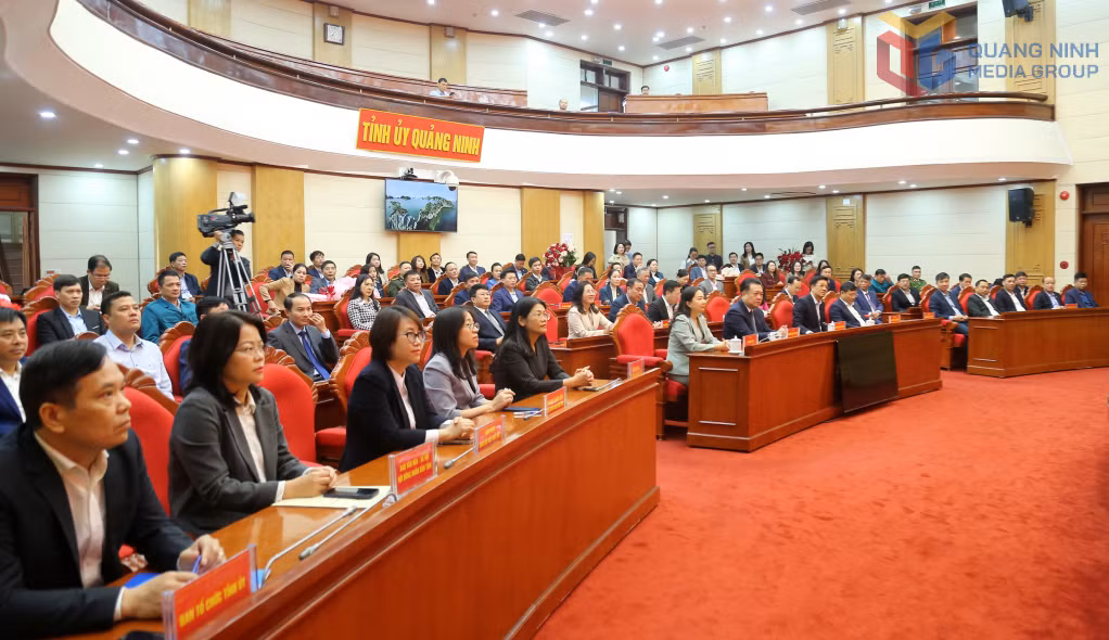 Các đại biểu tham dự hội nghị.