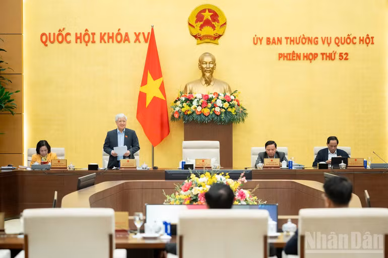 Phó Chủ tịch Thường trực Quốc hội Đỗ Văn Chiến phát biểu tại phiên họp. (Ảnh: DUY LINH)