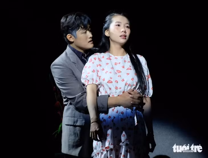 Sau cuộc chiến, có những người vẫn giữ sự trung trực của người lính, cũng có những người đã biến chất - Ảnh: LINH ĐOAN
