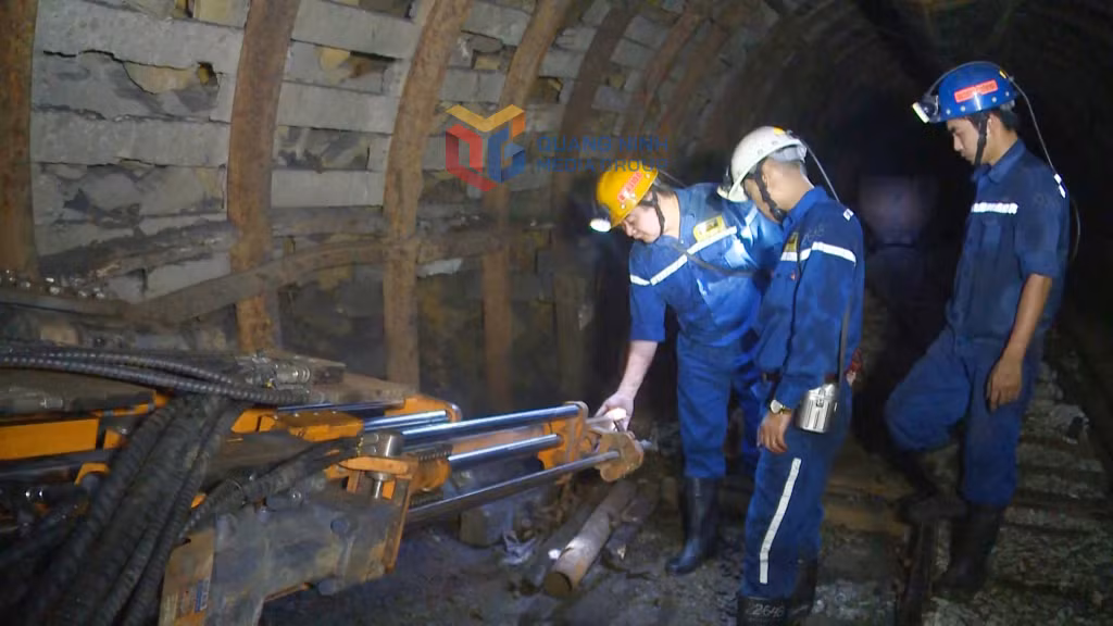 Sáng kiến, cải tiến kỹ thuật máy khoan tự hành tại Phân xưởng Đào lò 2, Công ty Than Mạo Khê. Ảnh: Ngọc Thuỷ (CTV)