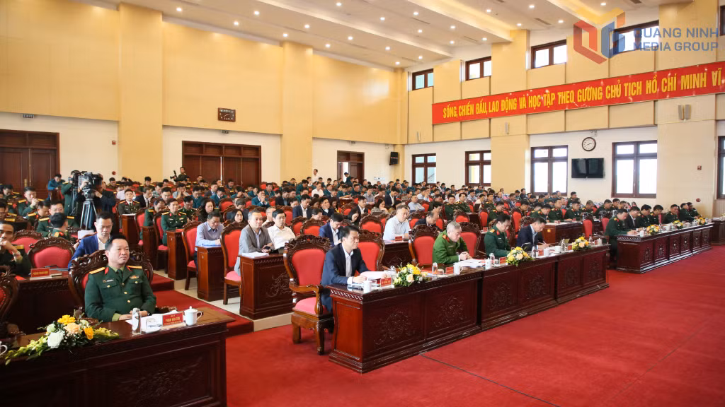 Các vị đại biểu dự hội nghị tổng kết công tác quốc phòng, quân sự địa phương năm 2025, triển khai nhiệm vụ năm 2026.