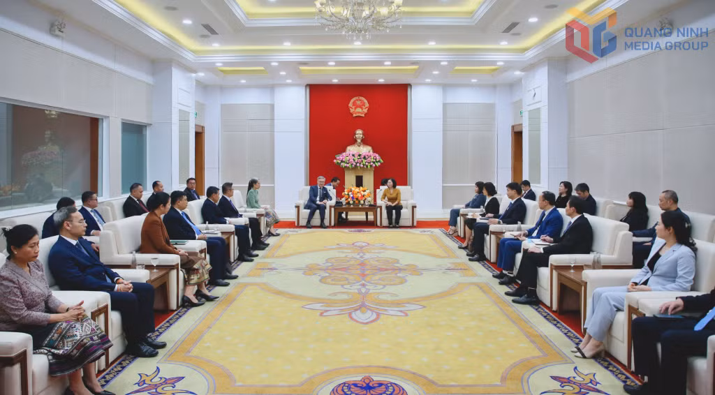 Đồng chí Trịnh Thị Minh Thanh, Phó Bí thư Thường trực Tỉnh ủy, Chủ tịch HĐND tỉnh đã tiếp Bộ trưởng Ngoại giao Lào Thongsavanh Phomvihane.