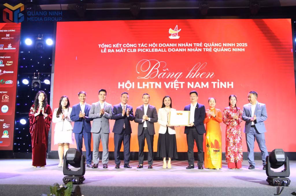 Hội Doanh nhân trẻ tỉnh Quảng Ninh nhận bằng khen của Hội LHTN tỉnh. 