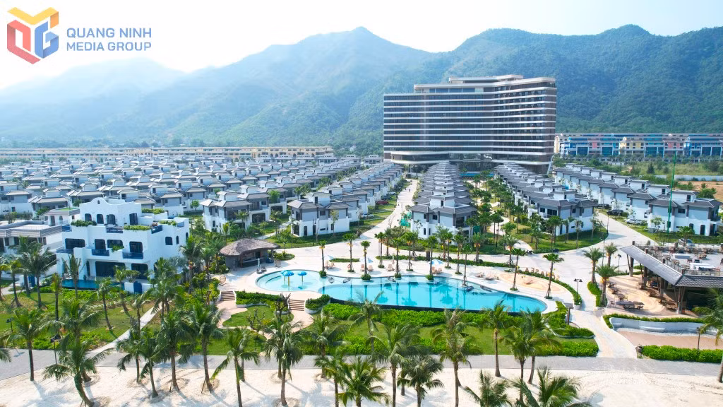 Wyndham Garden Sonasea Vân Đồn là khách sạn 5 sao chuẩn quốc tế đầu tiên đưa vào vận hành tại Vân Đồn.