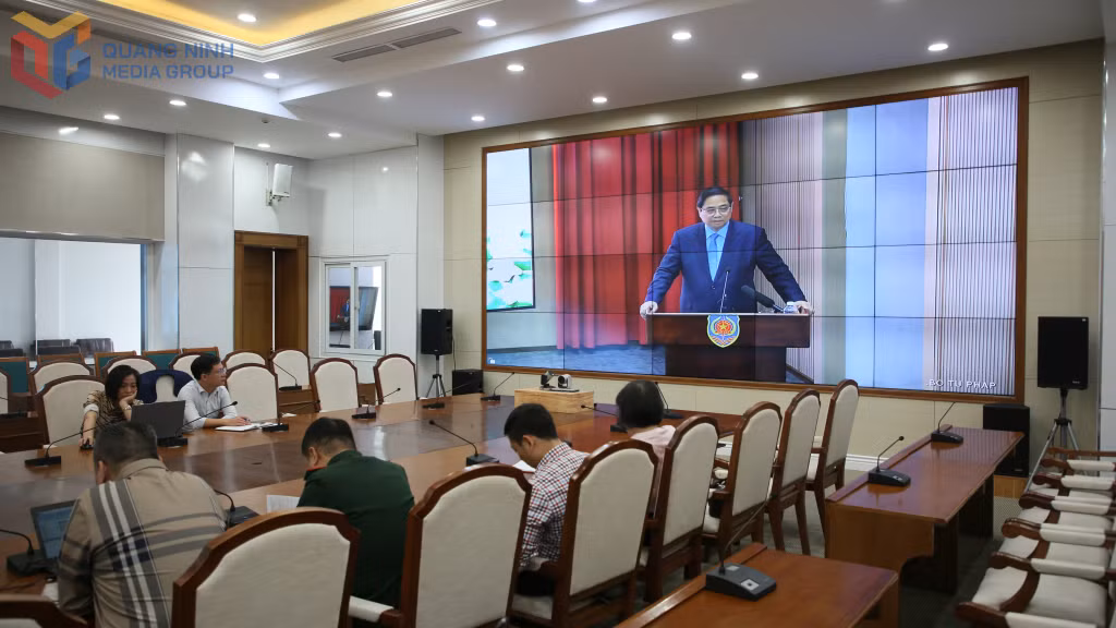 Đồng chí Phạm Minh Chính, Ủy viên Bộ Chính trị, Thủ tướng Chính phủ chủ trì, phát biểu chỉ đạo tại hội nghị.