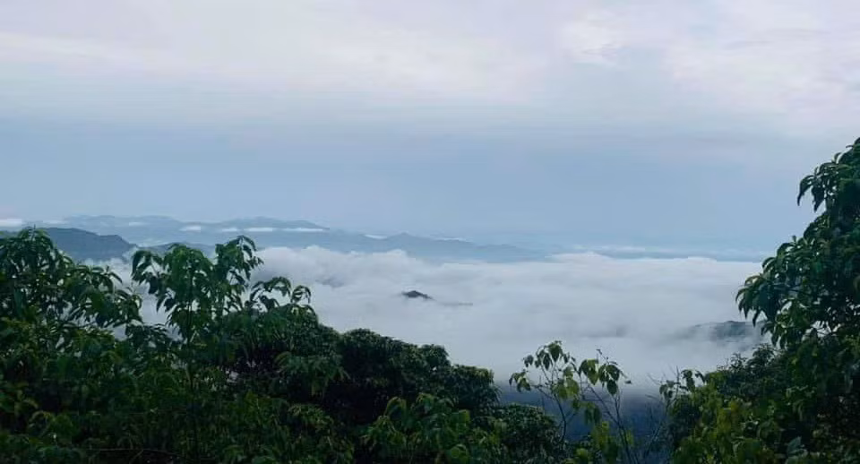 Mây ôn núi ở Quảng Nam Châu.