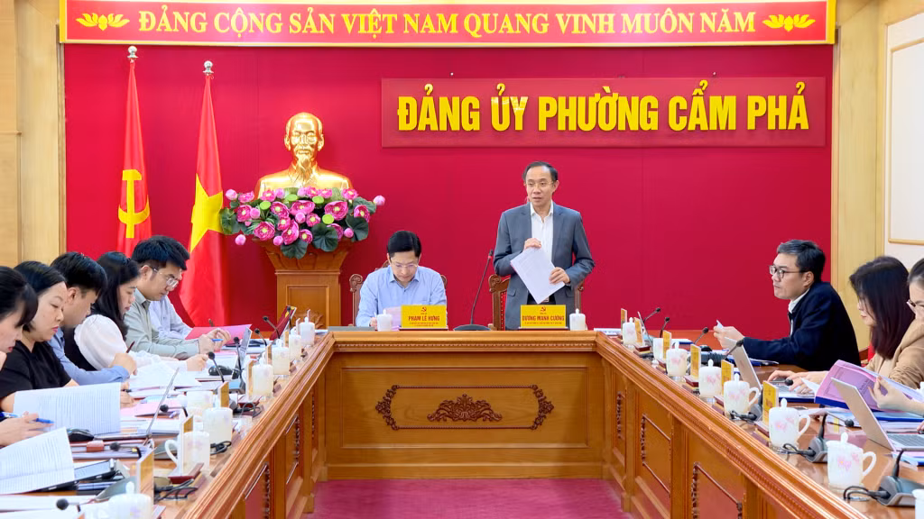 Đồng chí Dương Mạnh Cường, Ủy viên Ban Thường vụ, Chánh Văn phòng Tỉnh ủy, phát biểu chỉ đạo hội nghị.