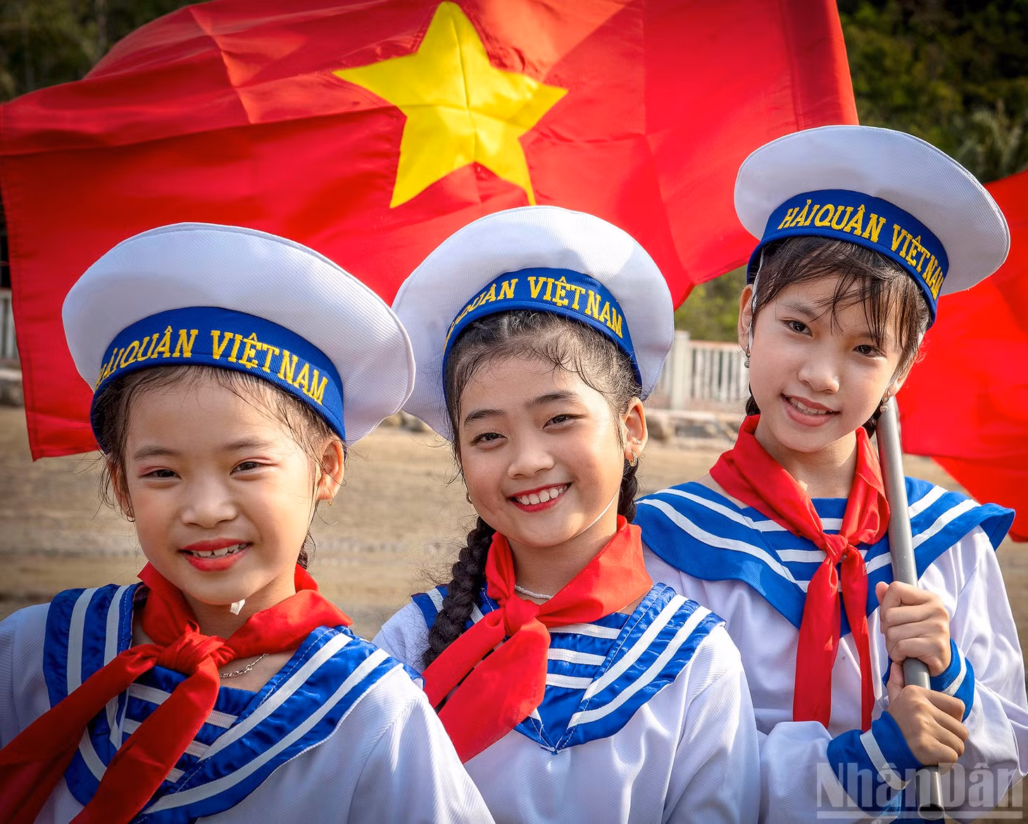 Tác phẩm: Mầm non của đất nước. Tác giả: Nguyễn Duy Nậu