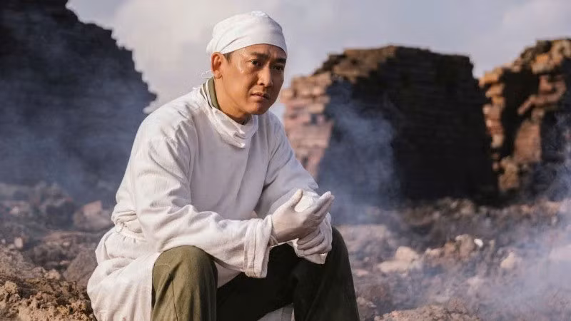 Hứa Vĩ Văn trong phim Mưa đỏ. Ảnh: Nhà sản xuất