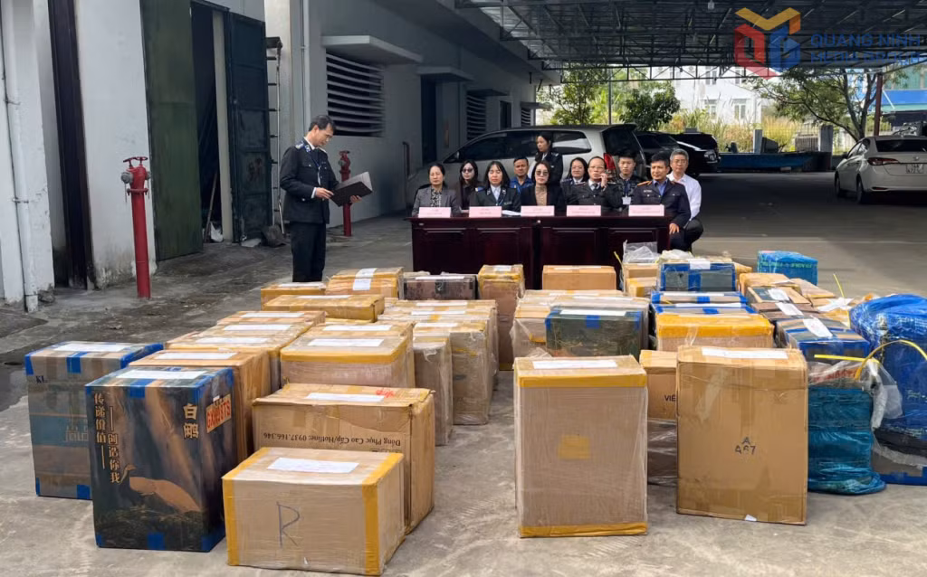 Số thuốc lá điếu nhập lậu là vật chứng trong vụ án “Buôn bán hàng cấm” được tập kết tại trụ sở Thi hành án dân sự tỉnh để tổ chức tiêu hủy.