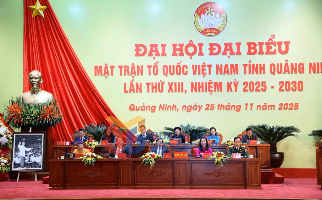 2025-11_Đại hội đại biểu MTTQ Việt Nam tỉnh Quảng Ninh lần thứ XIII, nhiệm kỳ 2025-2030 - Đoàn Chủ tịch điều hành Đại hội. Ảnh: Minh Hà