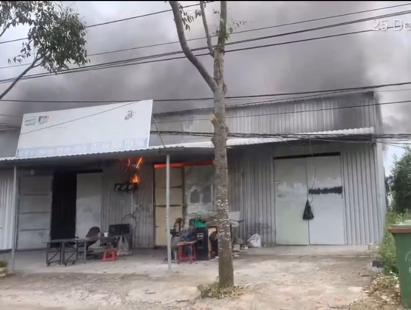 Hiện trường vụ cháy nhà dân xảy ra ở ấp 10, xã Lương Hòa, tỉnh Tây Ninh. Ảnh: Duy Minh
