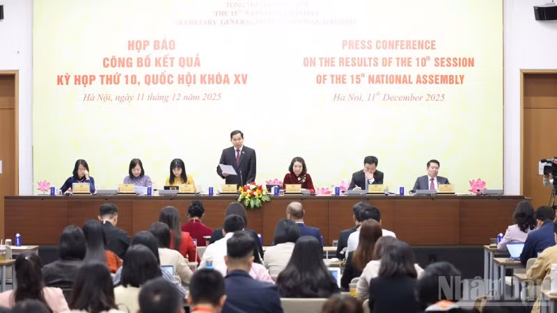 Quang cảnh họp báo công bố kết quả Kỳ họp thứ 10, Quốc hội khóa XV. (Ảnh: DUY LINH)