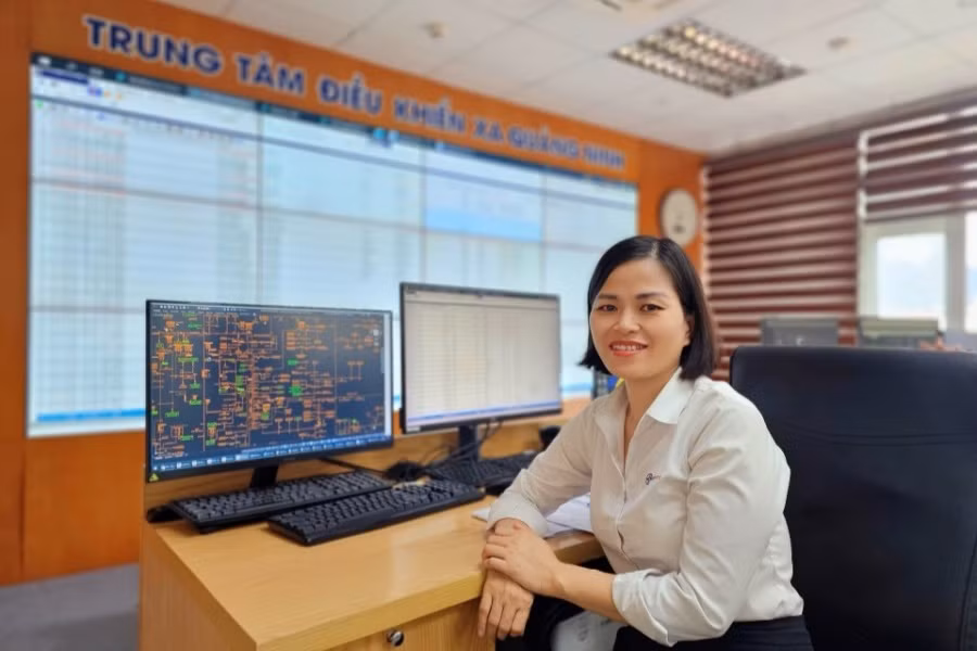 Chân dung Nữ Điều độ viên duy nhất của Công ty Điện lực Quảng Ninh.