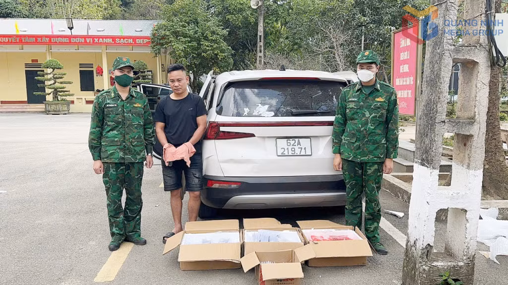 Đối tượng Bùi Văn Hưng bị BĐBP bắt giữ.