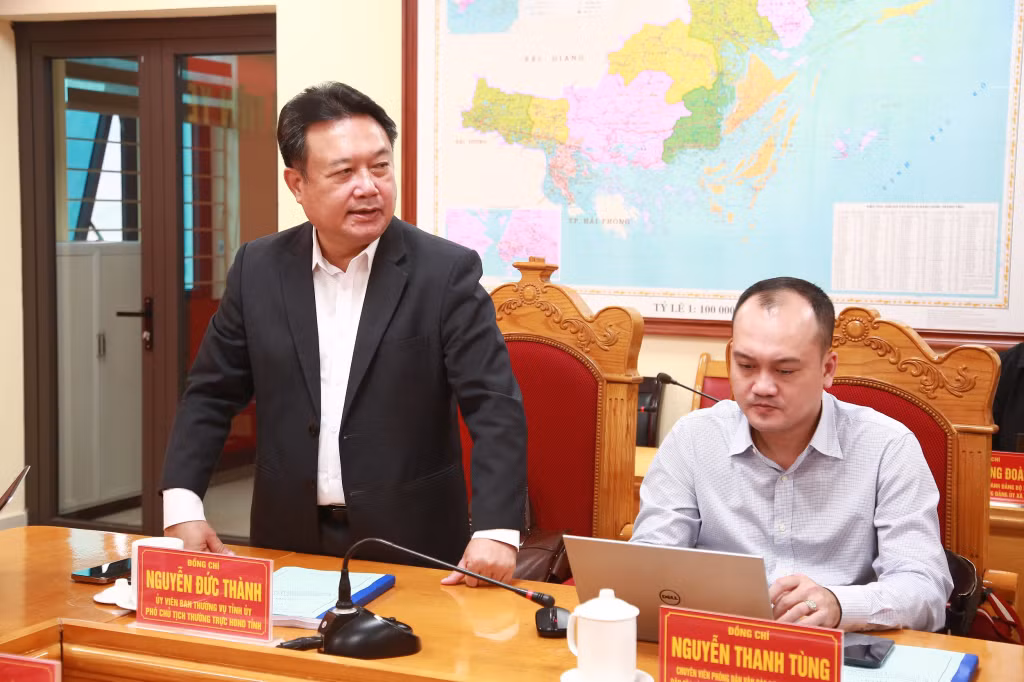 Đồng chí Nguyễn Đức Thành, Ủy viên Ban Thường vụ Tỉnh ủy, Phó Chủ tịch Thường trực Hội đồng Nhân dân tỉnh, phát biểu chỉ đạo tại hội nghị.