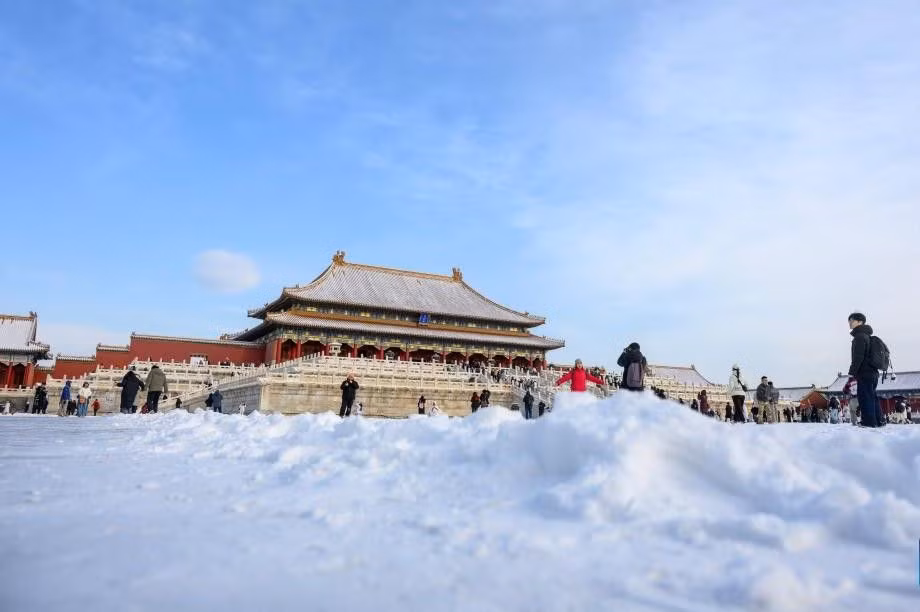 Tuyết rơi ở Tử Cấm Thành, Bắc Kinh, Trung Quốc, ngày 13/12/2025. Ảnh: Xinhua