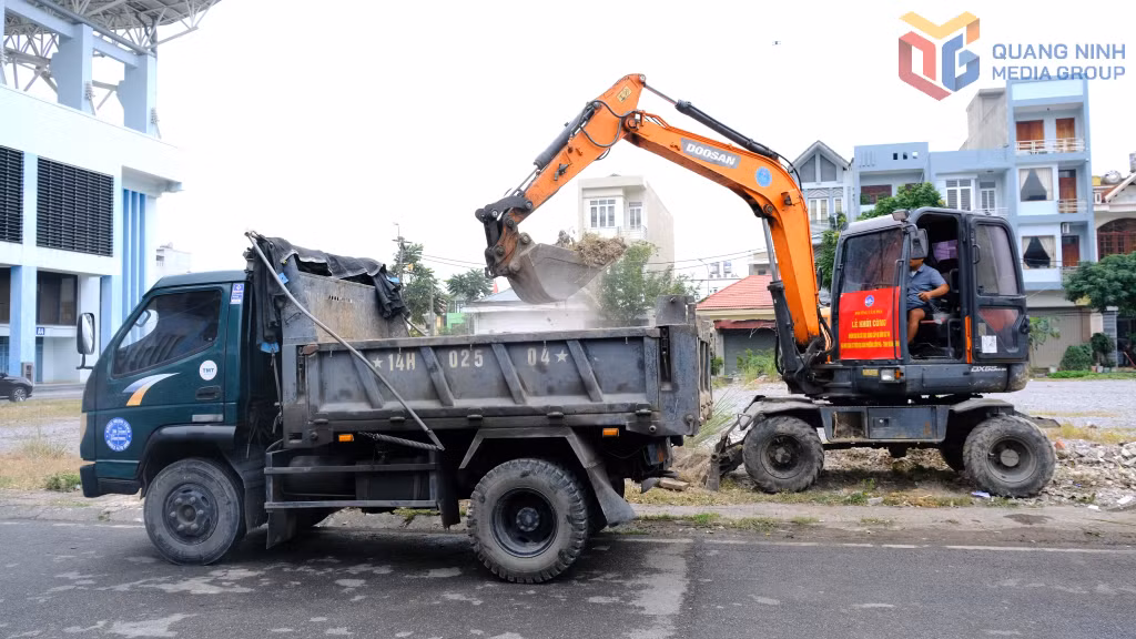Thi công dự án khu cảnh quan và hạ tầng kỹ thuật xung quanh Sân vận động Cẩm Phả, phường Cẩm Phả.
