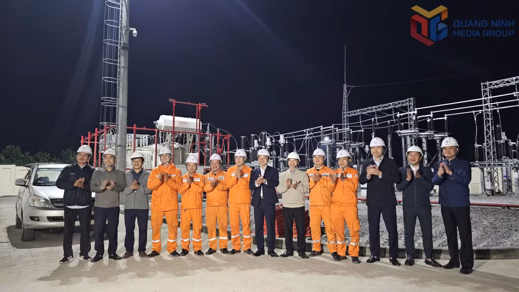 Vào 21h04' ngày 31/12, Dự án Đường dây và trạm biến áp 110kV Hoành Bồ chính thức được đưa vào vận hành, khai thác.