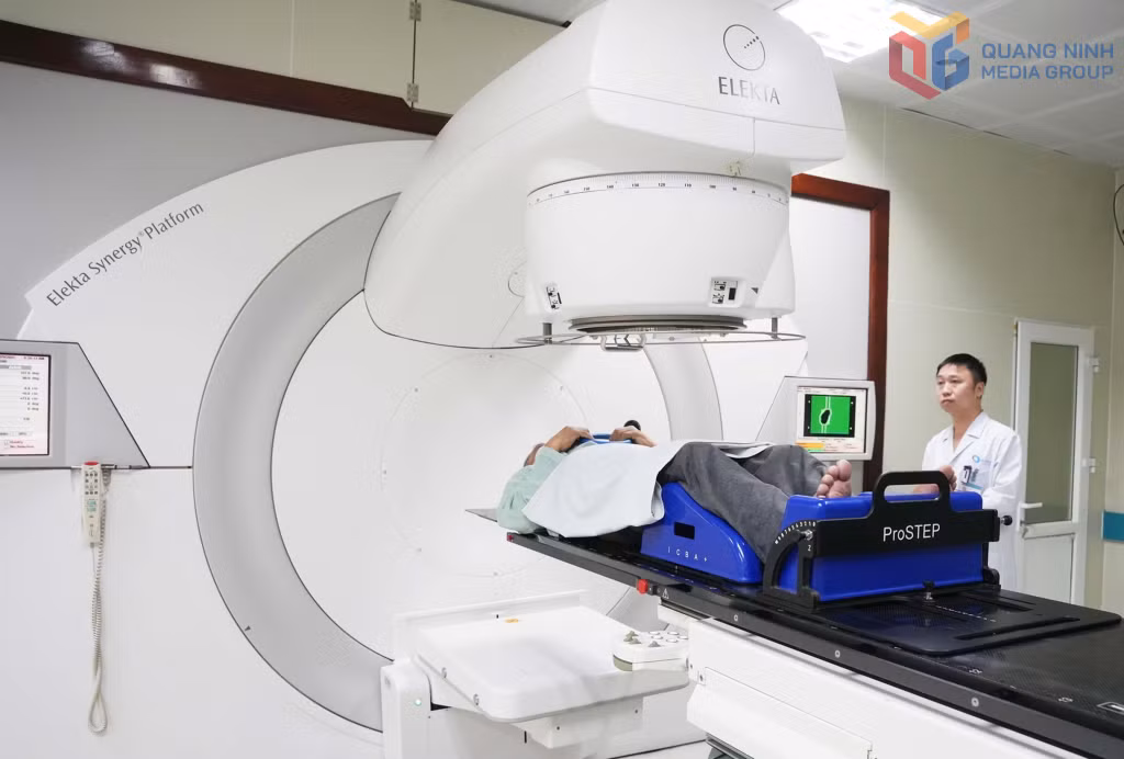 Xạ trị điều trị ung thư cho người bệnh tại Bệnh viện Bãi Cháy.