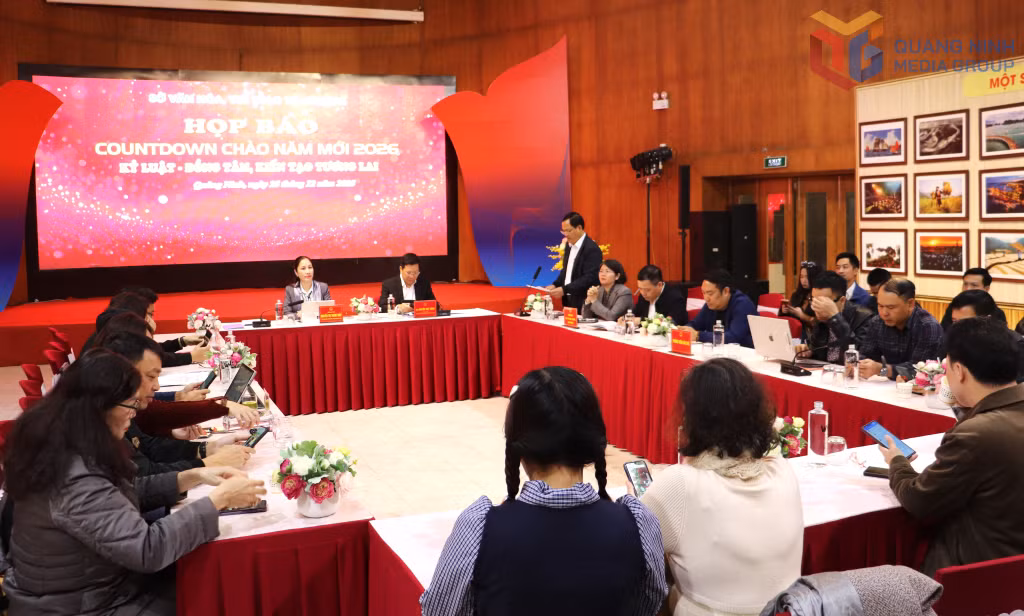 Quang cảnh buổi họp báo. 