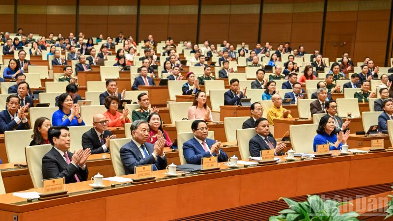 Lãnh đạo Đảng, Nhà nước cùng các đại biểu Quốc hội tham dự phiên họp. (Ảnh: DUY LINH)
