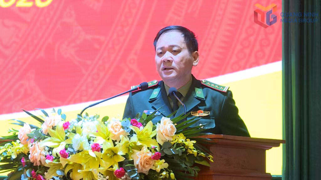 Đại tá Trần Văn Thanh, Phó chỉ huy trưởng, Tham mưu trưởng Ban chi huy BĐBP tỉnh tham luận tại hội nghị.