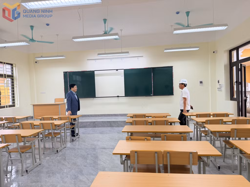 Trường THPT Bạch Đằng (phường Quảng Yên) được đầu tư đồng bộ cơ sở vật chất.