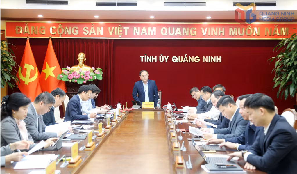 Đồng chí Quản Minh Cường, Bí thư Tỉnh ủy, phát biểu chỉ đạo tại hội nghị.