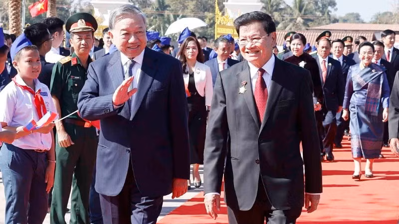 Tổng Bí thư Tô Lâm cùng Tổng Bí thư, Chủ tịch nước Lào Thongloun Sisoulith dự khánh thành Công viên Hữu nghị Lào-Việt Nam. (Ảnh: Thống Nhất/TTXVN)