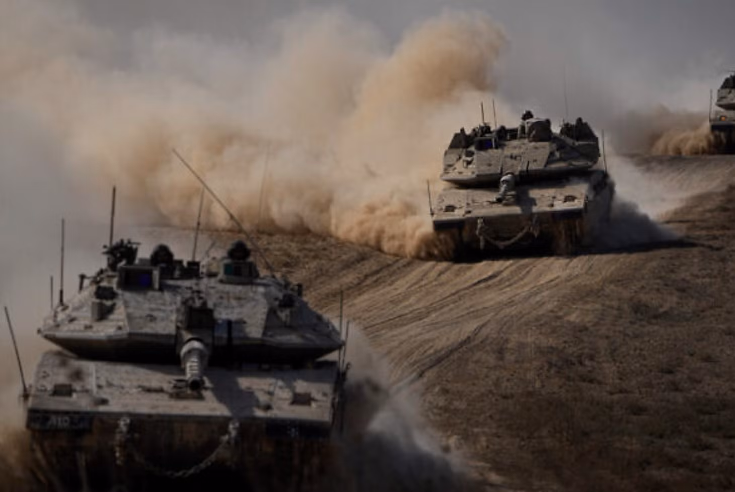 Xe tăng sẽ là lực lượng đi đầu trong một chiến dịch mặt đất ở Dải Gaza. Ảnh: AP