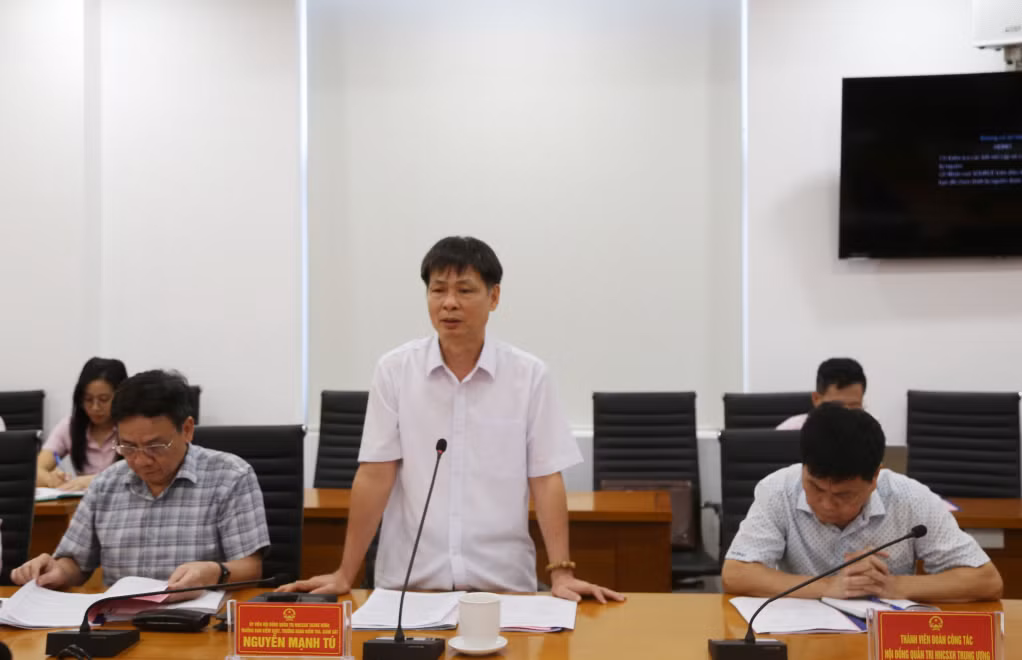 Đồng chí Nguyễn Mạnh Tú, Trưởng ban Kiểm soát Ngân hàng CSXH phát biểu tại buổi làm việc.