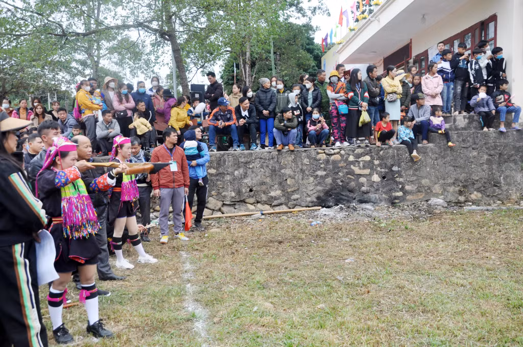 Nét đặc sắc văn hoá đồng bào dân tộc thiểu số là điểm thu hút du khách đến với nhiều địa phương khu vực miền Đông của tỉnh. Ảnh chụp tại xã Hà Lâu (Tiên Yên).