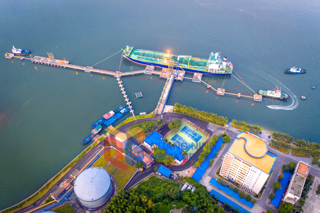 2023-10_Cảng xăng dầu B12 (TP Hạ Long). Ảnh: Mạnh Trường