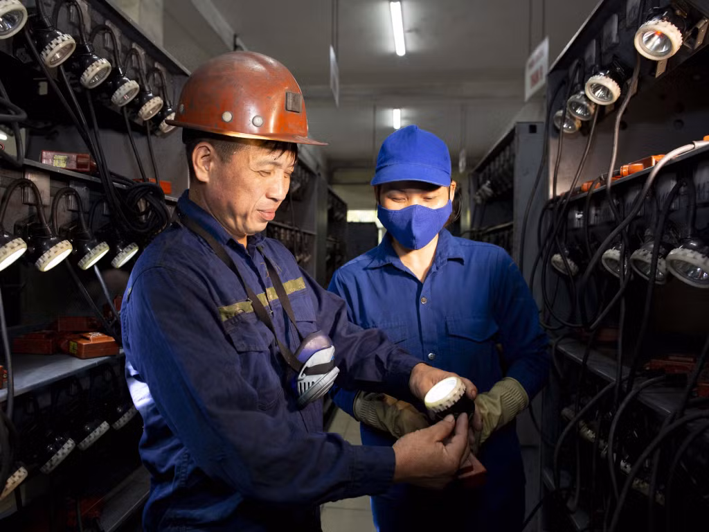 Người thợ là không thể thiếu Đèn lò.