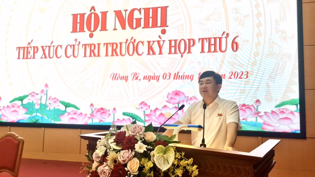 Đồng chí Ngô Hoàng Ngân, Chủ tịch HĐTV TKV, Trưởng đoàn Đại biểu Quốc hội tỉnh Quảng Ninh phát biểu tại hội nghị. (Ảnh CTV)