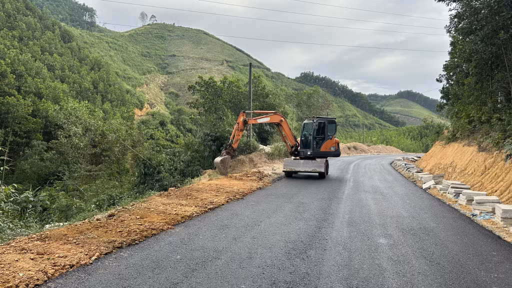 Xử lý và gia cố lề đường sau khi thảm.