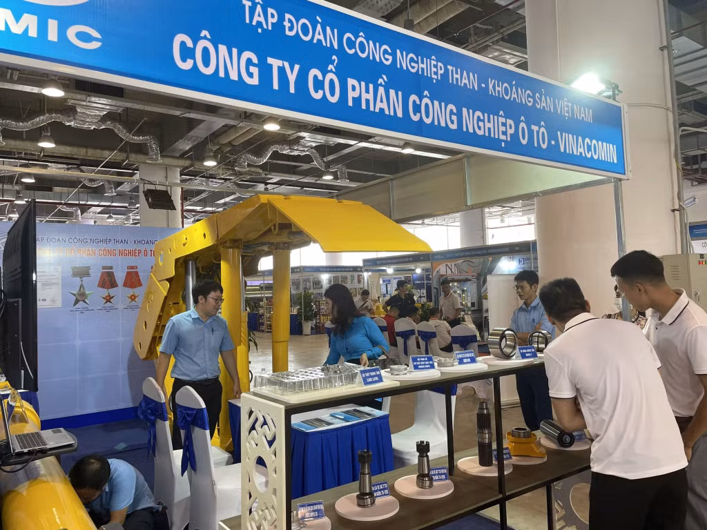 Công ty CP Công nghiệp ô tô - Vinacomin triển lãm, giới thiệu công nghệ trong sự kiện “Kết nối công nghệ, đổi mới sáng tạo Việt Nam năm 2023”.