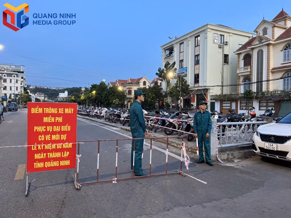 Điểm trông giữ xe miễn phí của phường Hồng Hải (đoạn gần hồ Hải Thịnh).